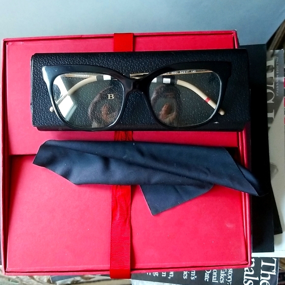 Burberry Made in Italy Eyewear & Case - Picture 2 of 16